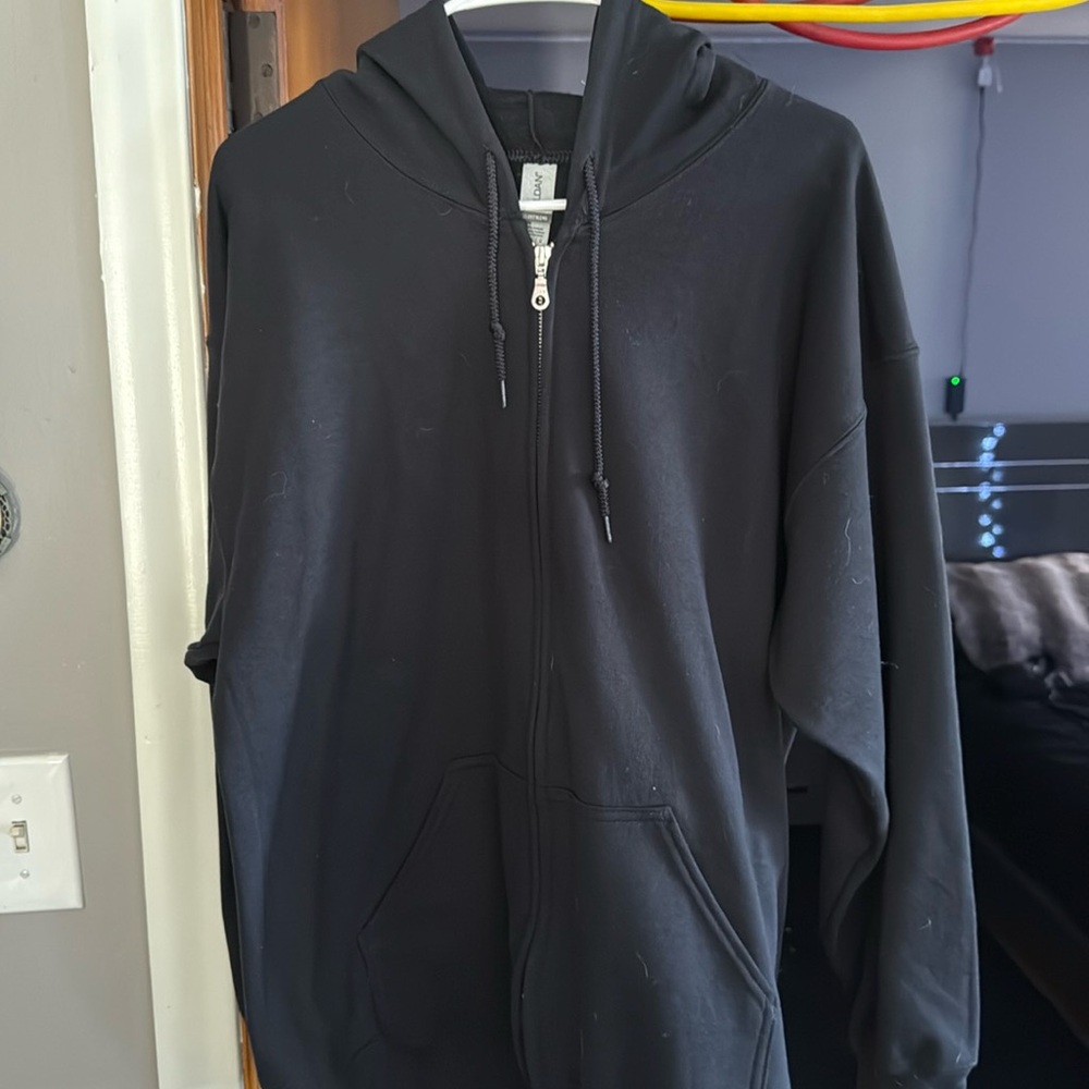 GILDAN ZIP UP HOODIE - SIZE LARGE